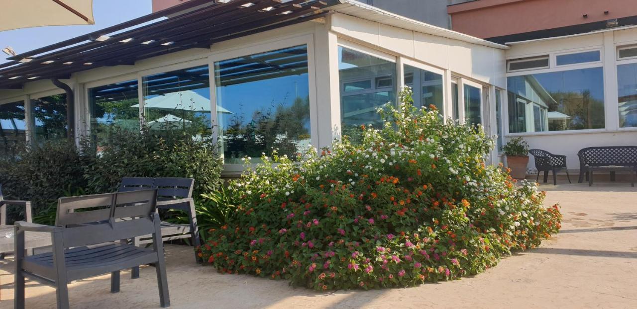 Hotel Corallo Fregenae Dış mekan fotoğraf